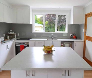 Everything you need on Epsom - Photo 1