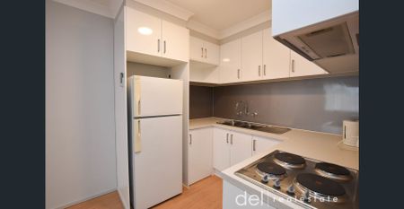 Beautifully updated apartment - Photo 3