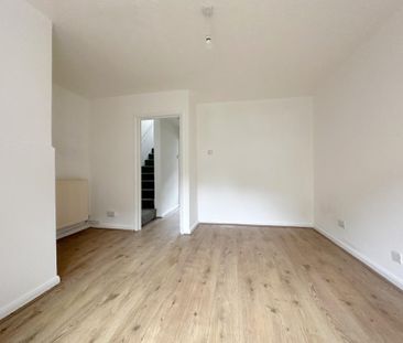 2 bedroom maisonette to rent - Photo 2