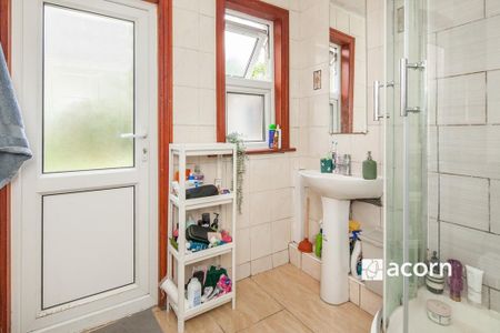 6 bedroom terraced house to rent - Photo 3