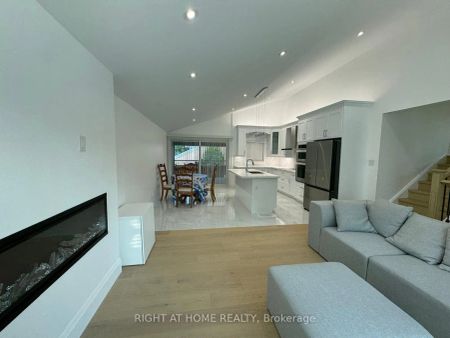 Detached Home For Lease | W9229490 - Photo 5