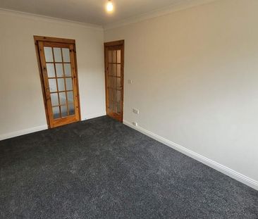 4 bedroom semi-detached house to rent - Photo 5