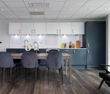 2 bedroom penthouse to rent - Photo 1