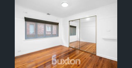 Elegant Family Residence | Garden Maintenance Included - Photo 2