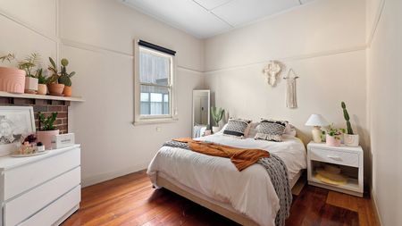 Charming Home in Newington - Photo 5