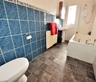 3 bedroom House in Hessle Walk, Leeds - Photo 6