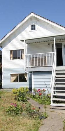 3 Bedrooms Ground Level Suite Near Joyce Station - Photo 1