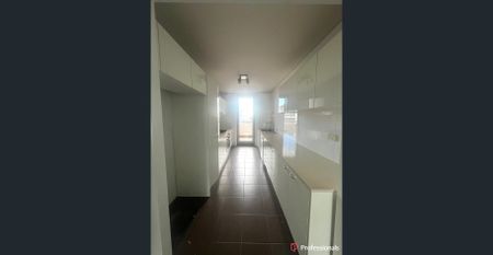 Modern 3-Bedroom Unit in Prime Fairfield Location - Photo 2