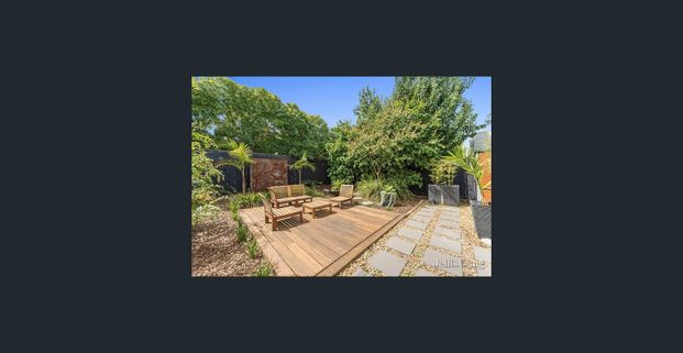 LUXURY, LIFESTYLE & STUNNING COURTYARD APPEAL - Photo 1