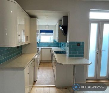 2 bedroom end of terrace house to rent - Photo 6