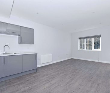 A beautifully finished two bedroom apartment, centrally located on ... - Photo 3