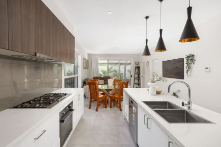 Beautifully Presented Single-Storey Family Home - Photo 4
