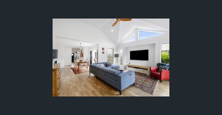 Coastal Hamptons Home – Modern Comfort by the Beach - Photo 3