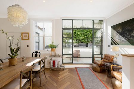 2 bedroom mews to rent - Photo 2