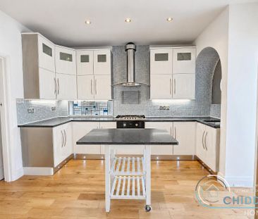 4 bedroom semi-detached house to rent - Photo 4