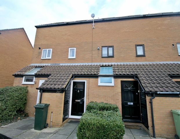 Central Milton Keynes - GROUND FLOOR MAISONETTE with GARDEN - Photo 1