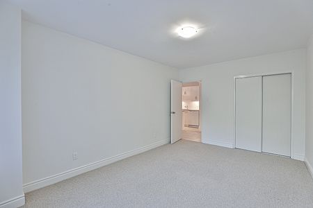 1 Bedroom Open Concept - Photo 2