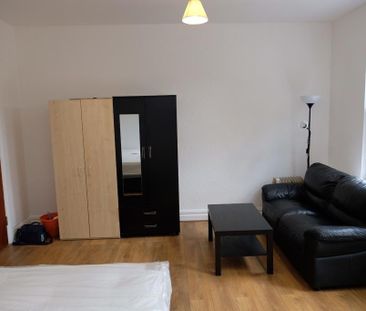 Studio to rent - Photo 2