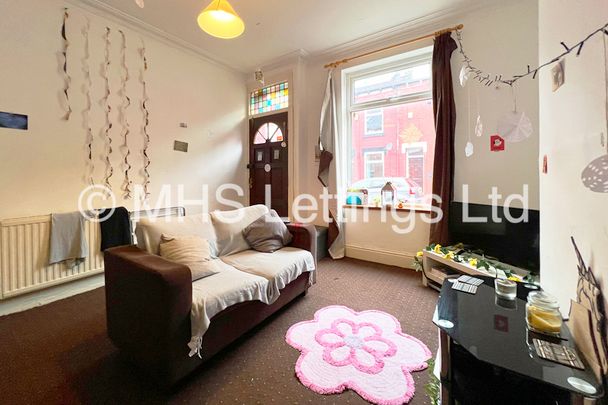 4 Bedroom Mid Terraced House for rent in Welton Grove - Photo 1