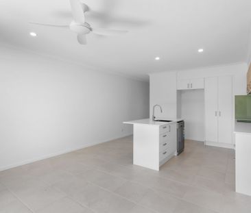 Modern Comfort and Privacy in Quiet Neighbourhood - Photo 4