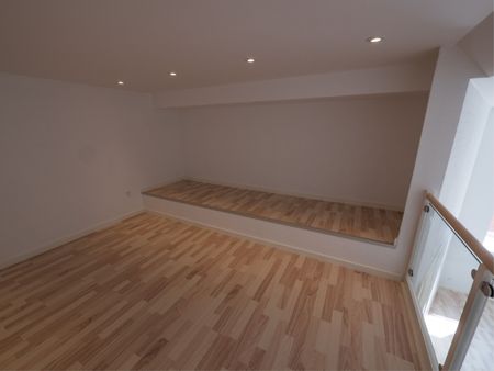 Super lækker 2-værelses med hems i midtbyen - Photo 3