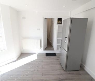 2 Bed Flat, Leyton, E10 - Photo 2