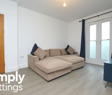 2 bedroom flat to rent - Photo 2