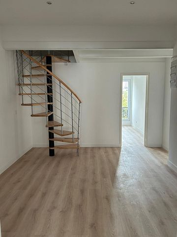 Appartement 4 pièces 83m2 MARSEILLE 1ER 1 429 euros - Photo 3