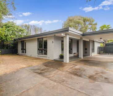 Charming beachside retreat- Fully Furnished! - Photo 3