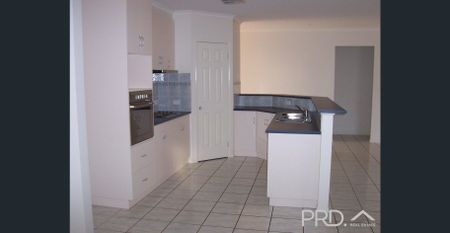 LARGE 4 BEDROOM HOME - Photo 2