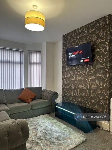 1 bedroom in a house share to rent - Photo 2