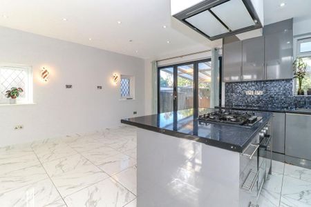 3 bedroom detached house to rent - Photo 3