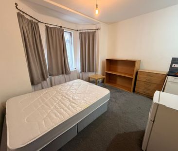 Studio Flat, Green Lane, IG3 - Photo 1