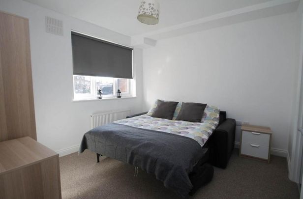 1 bedroom in a house share to rent - Photo 1