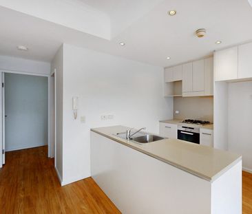 Executive Style Apartment - Convenient Location - Photo 4