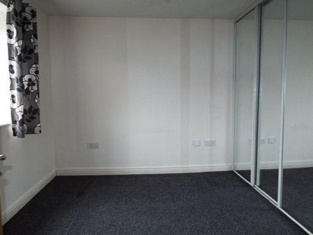2 bedroom ground floor flat to rent - Photo 3