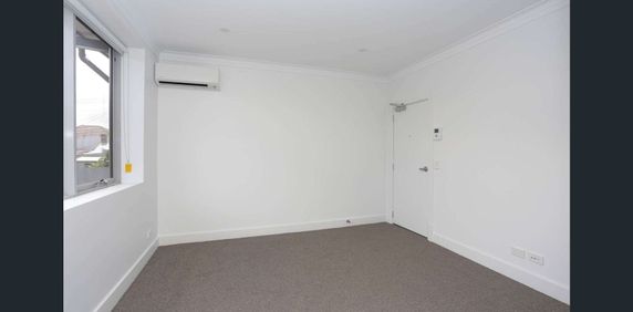 2/8 Davis Street RICHMOND - Photo 2