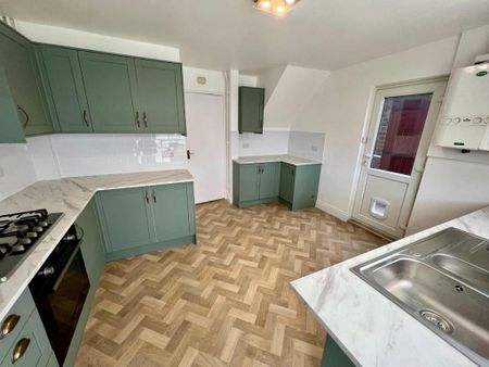 3 bedroom semi-detached house to rent - Photo 5