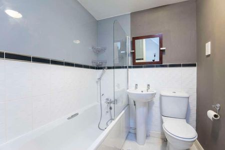 Siskin Drive, Cheltenham, GL51 - Photo 5