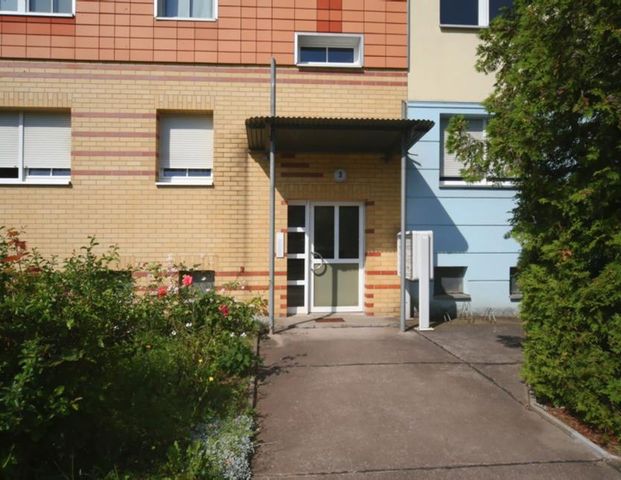 Schöne 2-Raumwohnung mit vollverglastem Balkon - Foto 1