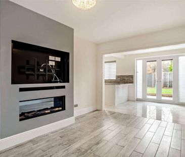 High specification modern home with impressive technology and West ... - Photo 2