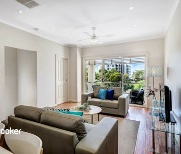 Low Maintenance townhouse living! - Photo 1