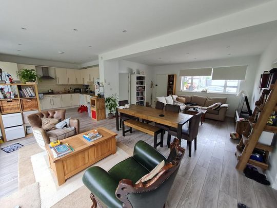 5 bedroom semi-detached bungalow to rent - Photo 1