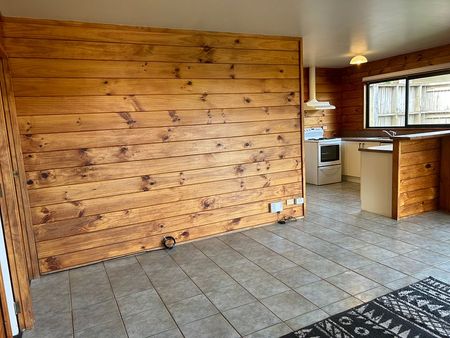 Charming 2BR Home in Howick with Garden - Photo 4