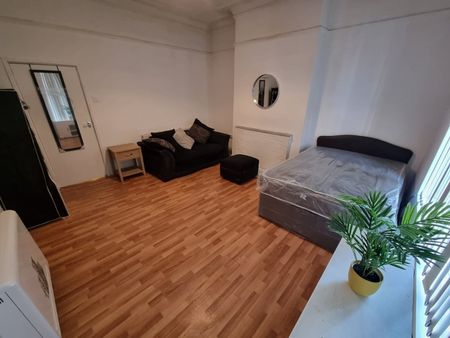 2 Bed Flat, Liverpool, L8 - Photo 3