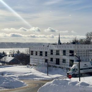 Grand 5 1/2 sur 2 étages, neuf - Photo 2