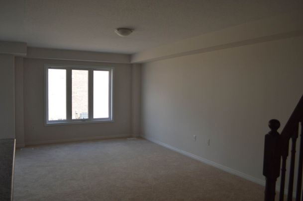 For Lease - 3 Butcher Crescent, Brantford, Ontario - Photo 1