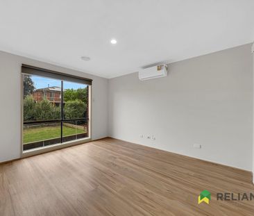 Expansive Family Home with Exceptional Outdoor Living! - Photo 2