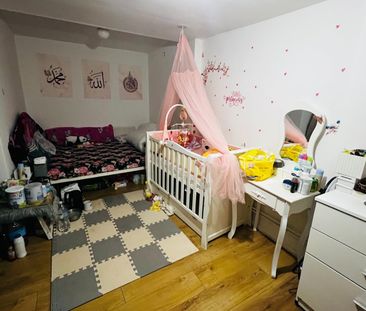 4 Bed Terraced House, Clifford Road, E16 - Photo 3