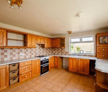3 bedroom semi-detached bungalow to rent - Photo 3